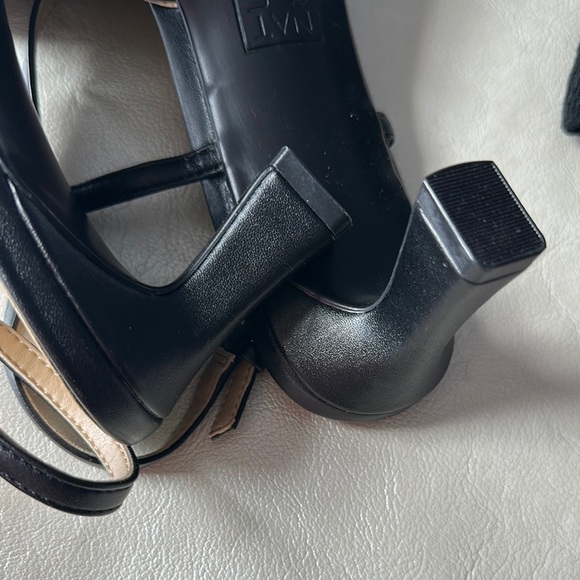 Naturalizer Black Pointed Toe Heels - Picture 5 of 9